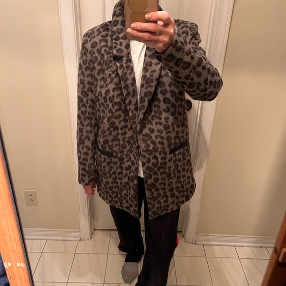 NWT animal pront coat from Foerever 21 - Picture 3 of 10
